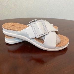 Clarks Cloudsteppers June Shell Size 8 in White